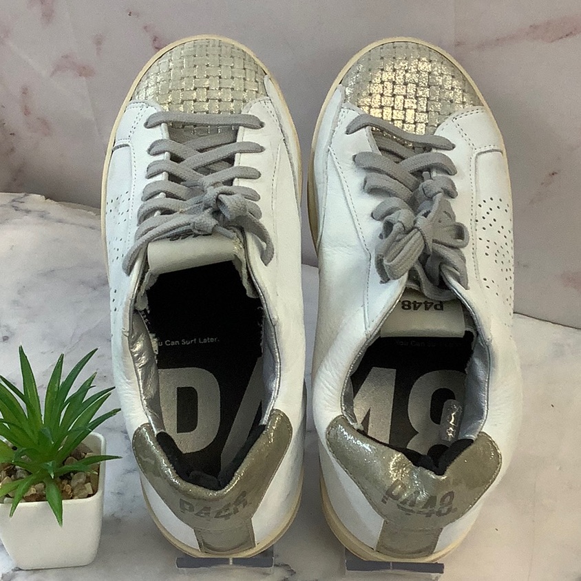P448 White And Silver Sneakers Size 7
